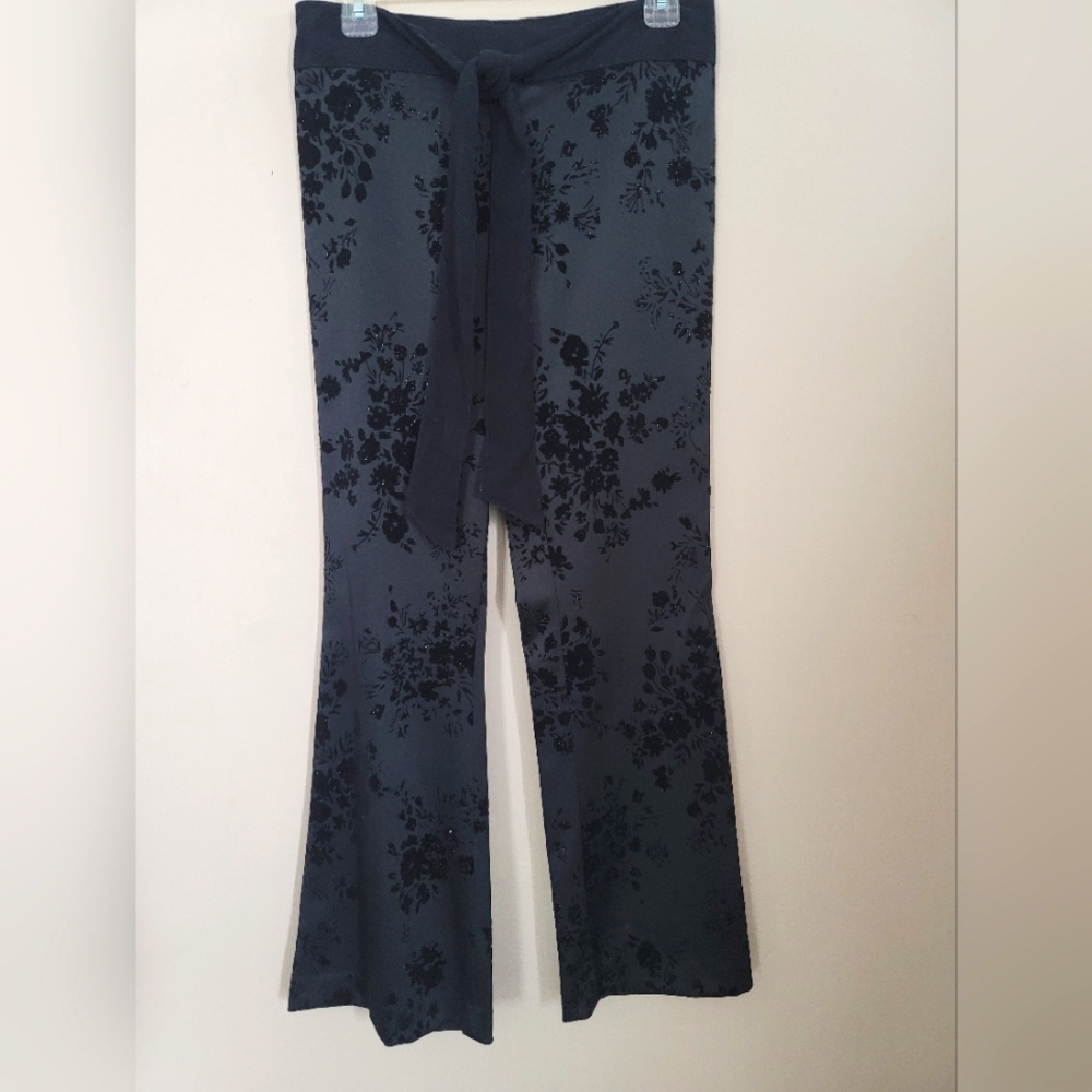 Sz 3 Juniors/Womens Black Pants w/Velvety Flower Embellishments